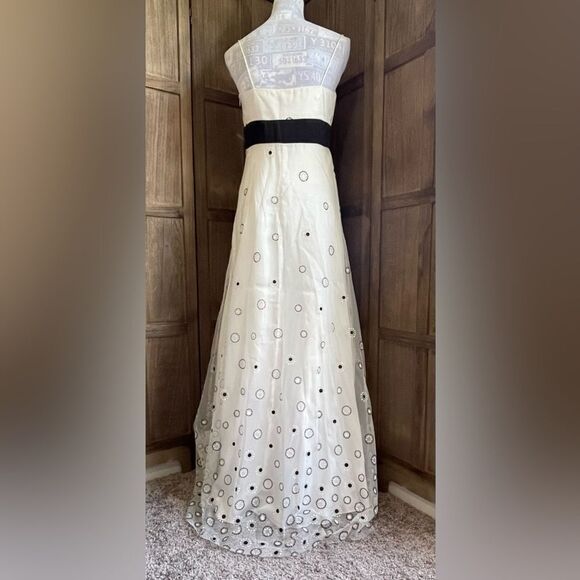 Black and White Prom Dress. - Picture 8 of 12